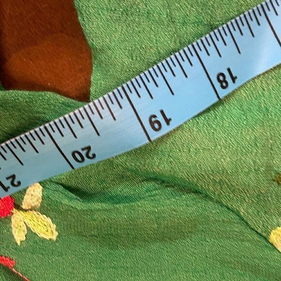 Fig and Flower embroidered green flowered‎ long sleeve top in medium - Picture 11 of 11